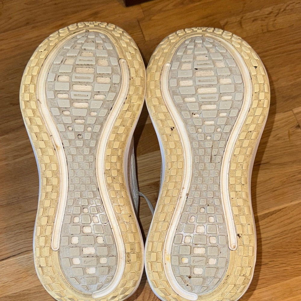 Nike Vomero Plus - Picture 4 of 8